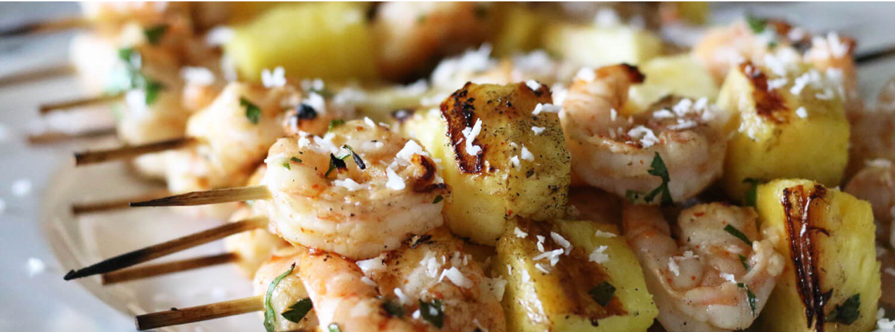 Garnelenspieße mit Ananas und Kokos