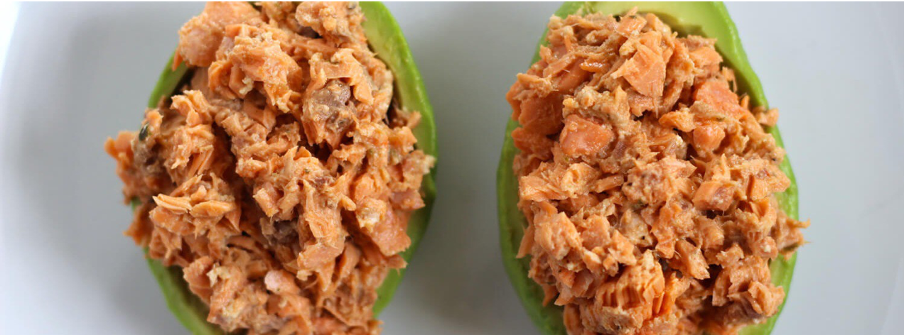 Gefüllte Lachs-Avocado-Boote